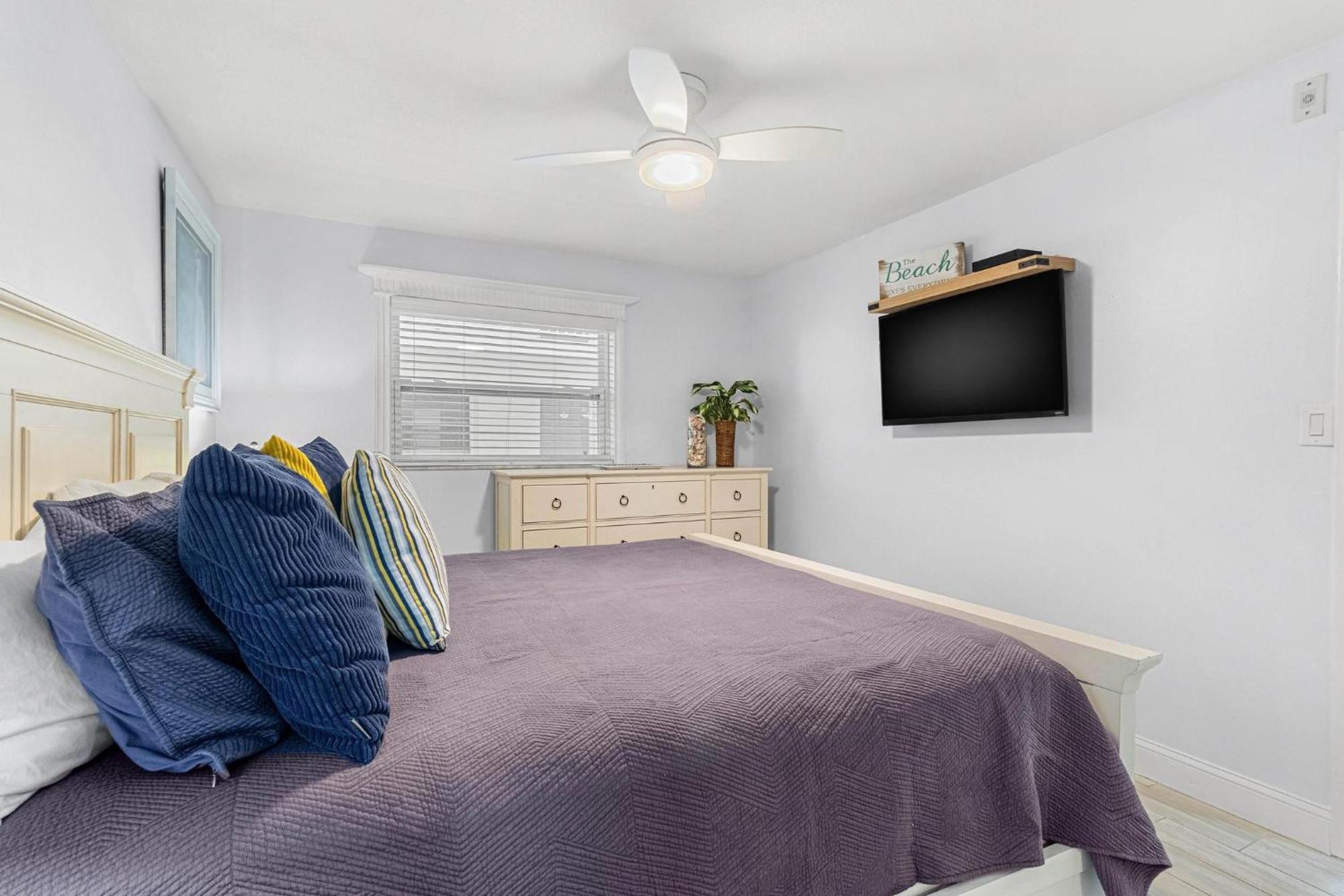 Apartment Oasis - No Storm Damage & Guest Ready! Enjoy The Heated Pool & Relax At The Beach!