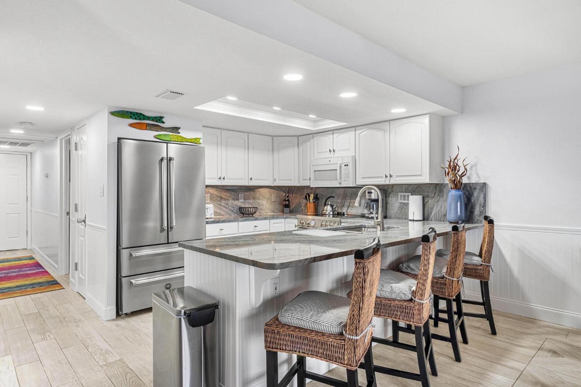 Oasis - No Storm Damage & Guest Ready! Enjoy The Heated Pool & Relax At The Beach! Apartment