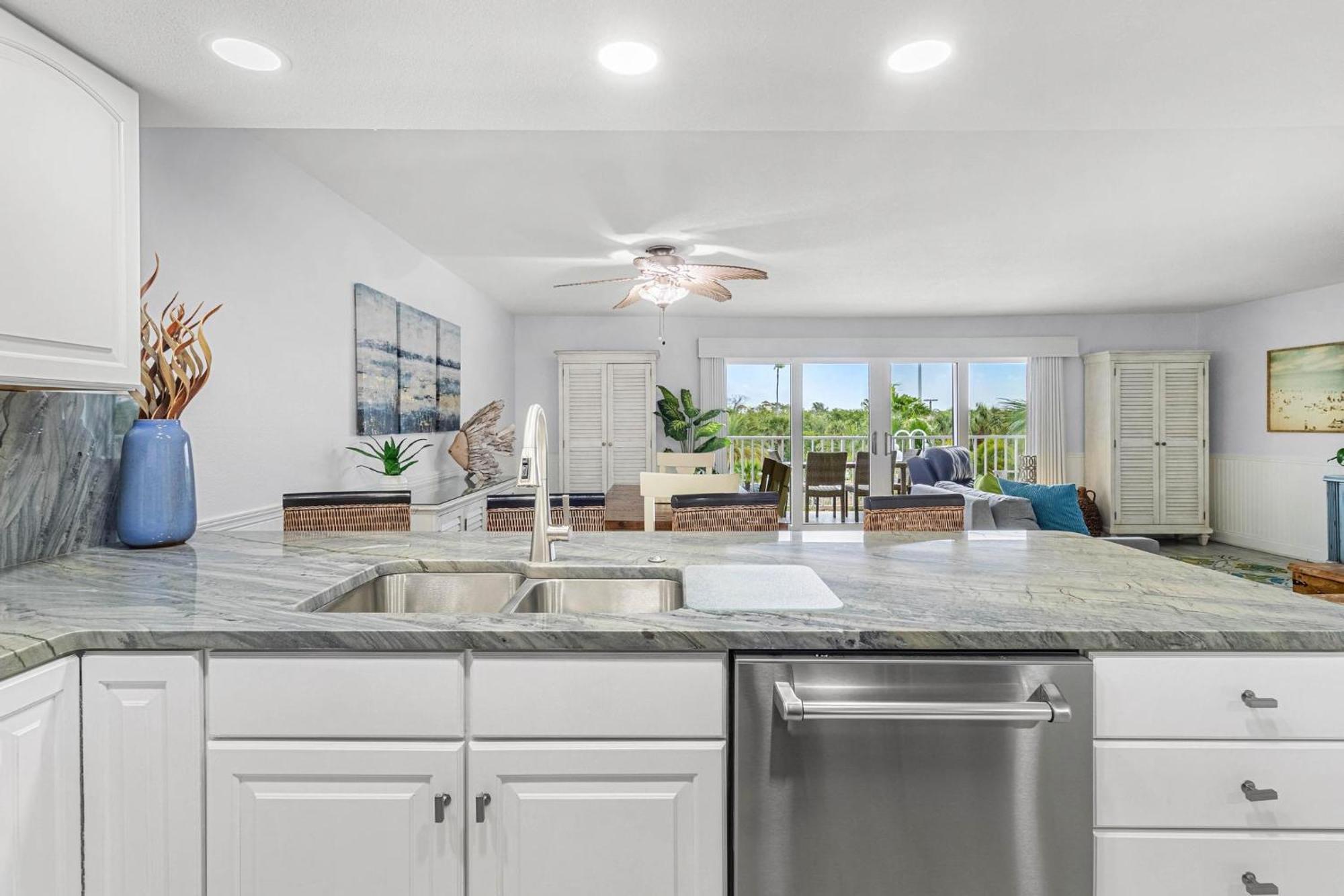Oasis - No Storm Damage & Guest Ready! Enjoy The Heated Pool & Relax At The Beach! *