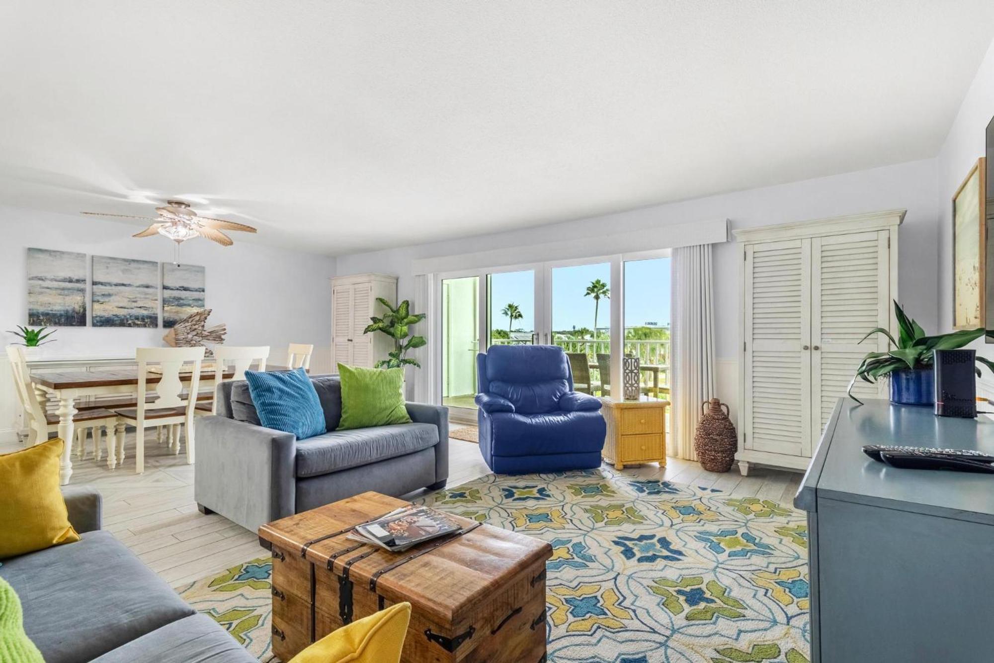 Apartment Oasis - No Storm Damage & Guest Ready! Enjoy The Heated Pool & Relax At The Beach! *