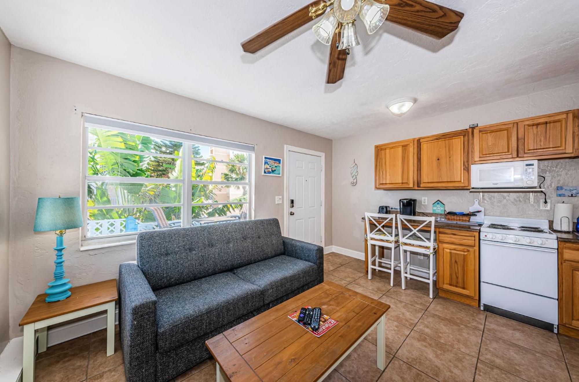 Apartment Blue Water Beachside 6