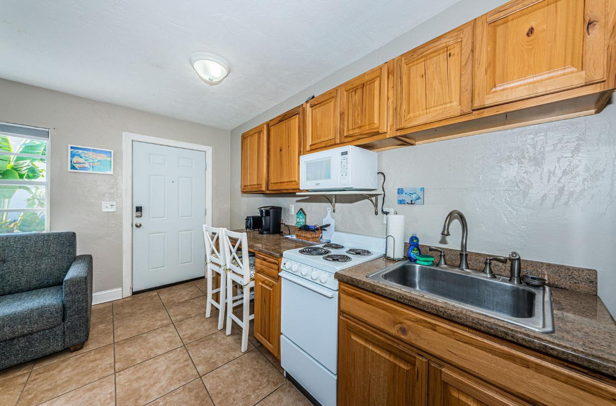 Blue Water Beachside 6 Apartment *