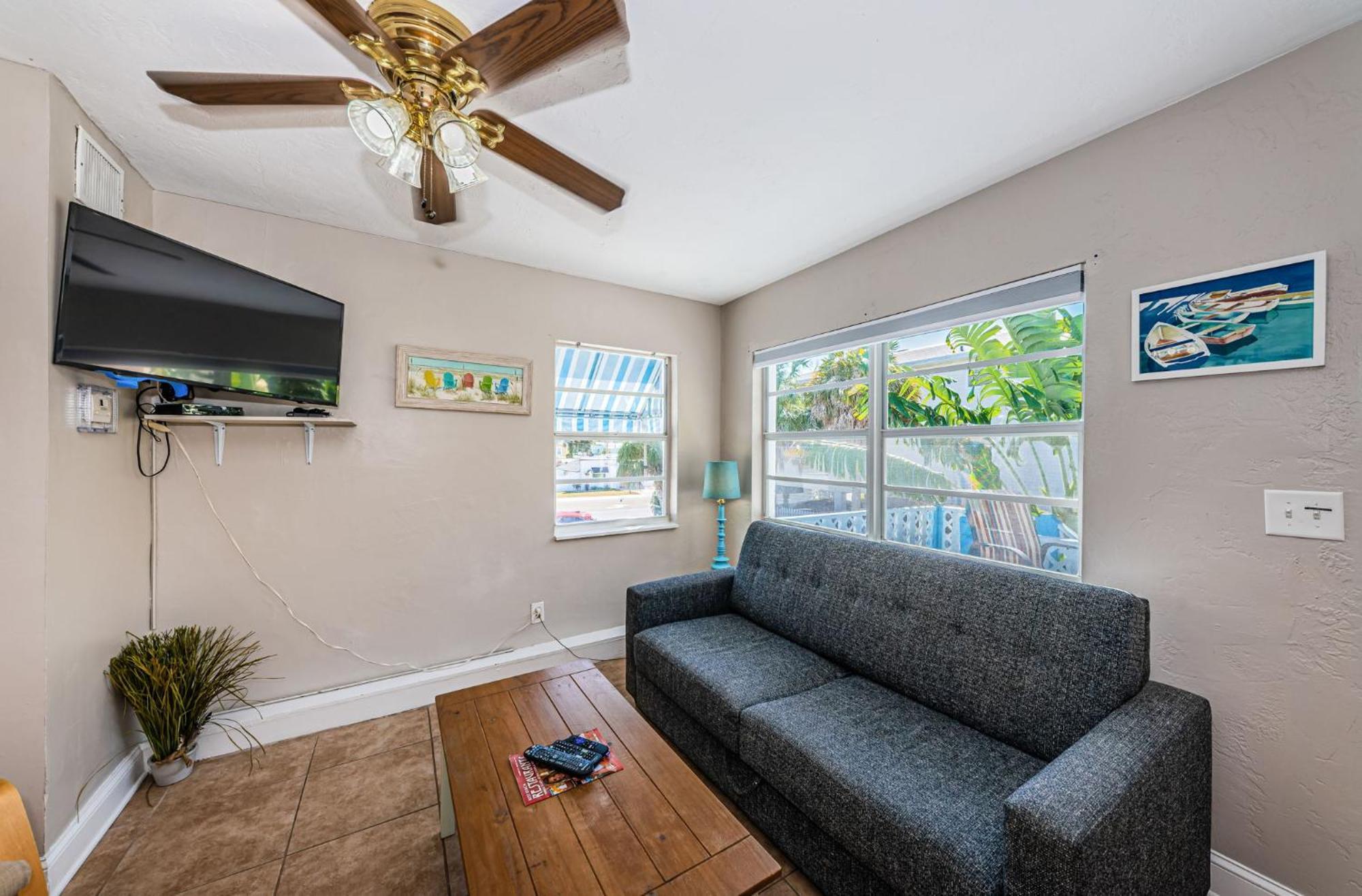 Blue Water Beachside 6 *