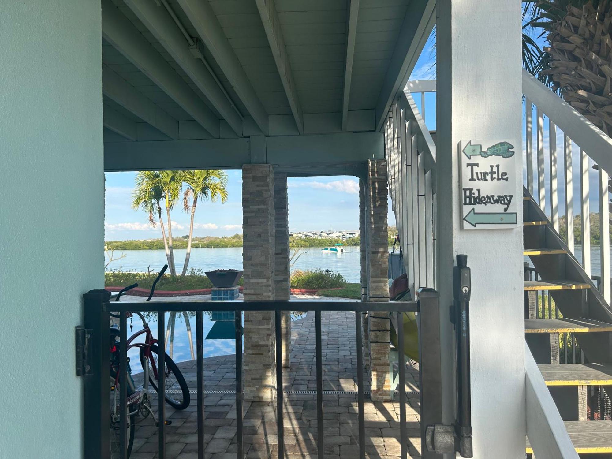 Villa Guest - Waterfront -pool & Hot Tub- Walk To *
