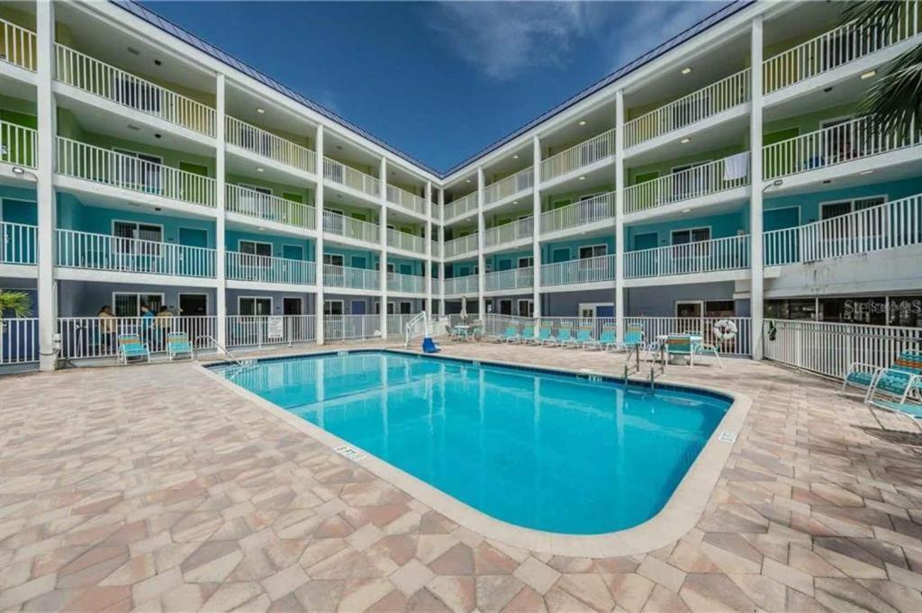 Pelican Point On Clearwater Aparthotel