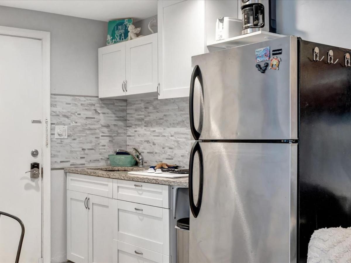Quiet Corner Heated Pool & 2 Mins 2 Apartment *