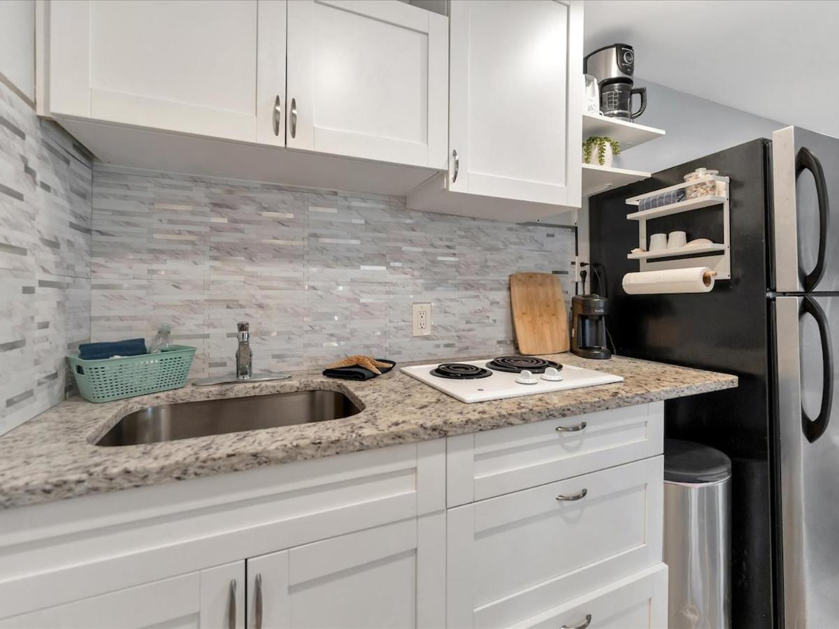 Quiet Corner Heated Pool & 2 Mins 2 Clearwater Beach
