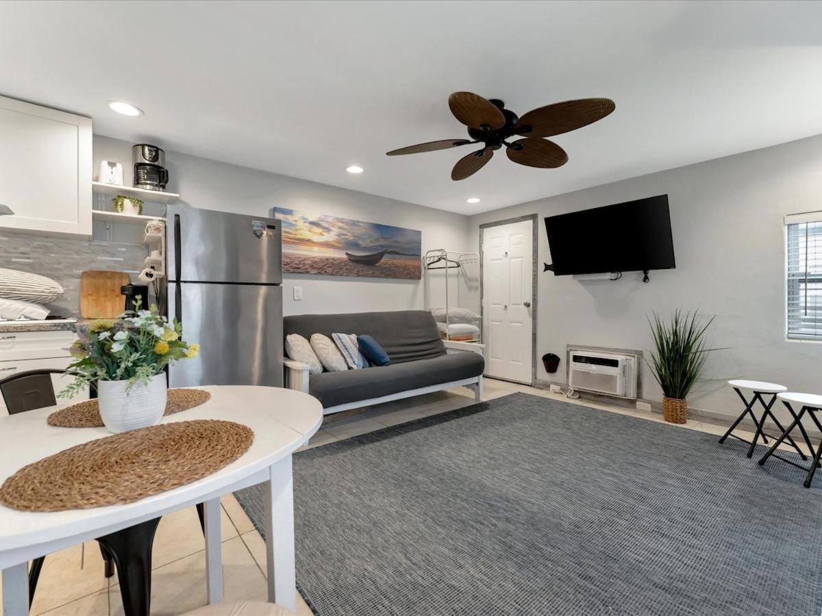Quiet Corner Heated Pool & 2 Mins 2 Apartment Clearwater Beach