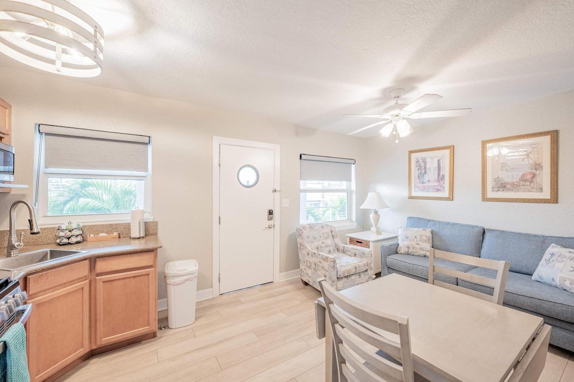 Holiday home Blue Wave 8 *