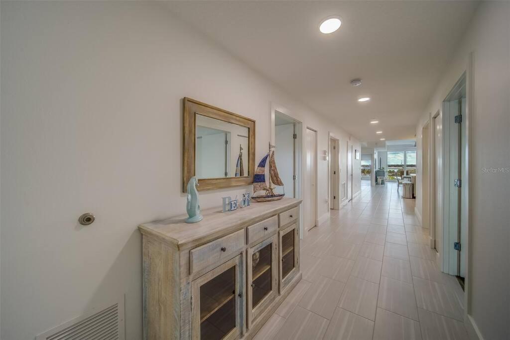 Apartment Luxury Waterfront Penthouse With Amenities And Services
