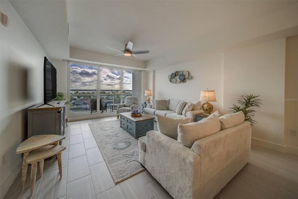 Luxury Waterfront Penthouse With Amenities And Services * Clearwater Beach