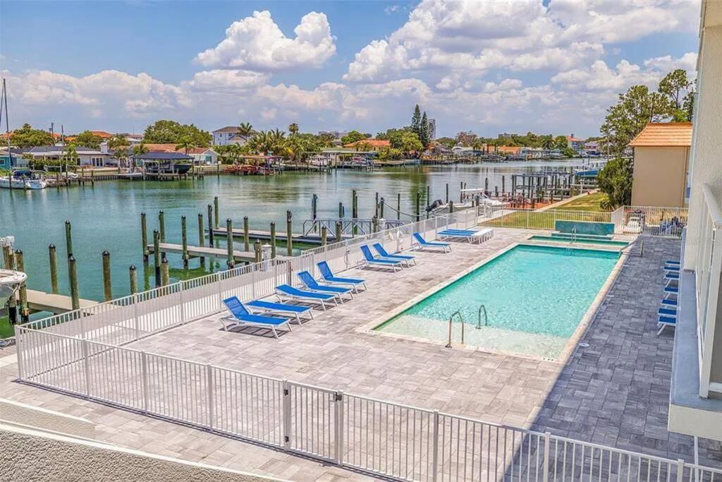 Luxury Waterfront Penthouse With Amenities And Services Apartment Clearwater Beach