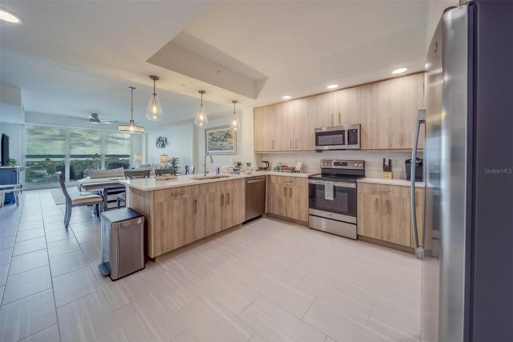 Apartment Luxury Waterfront Penthouse With Amenities And Services Clearwater Beach