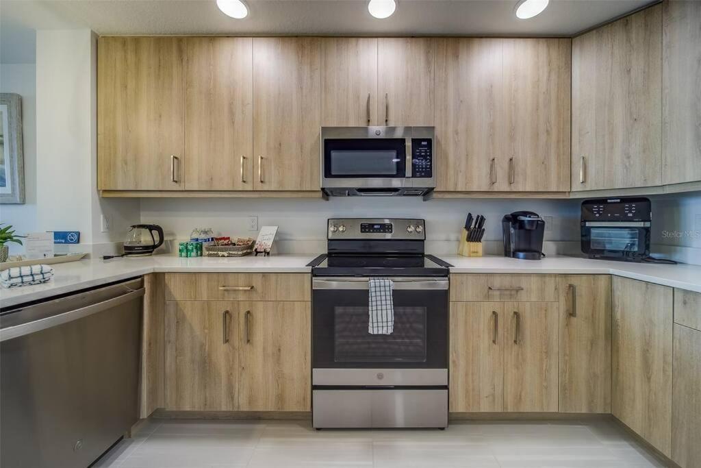 Luxury Waterfront Penthouse With Amenities And Services * Clearwater Beach