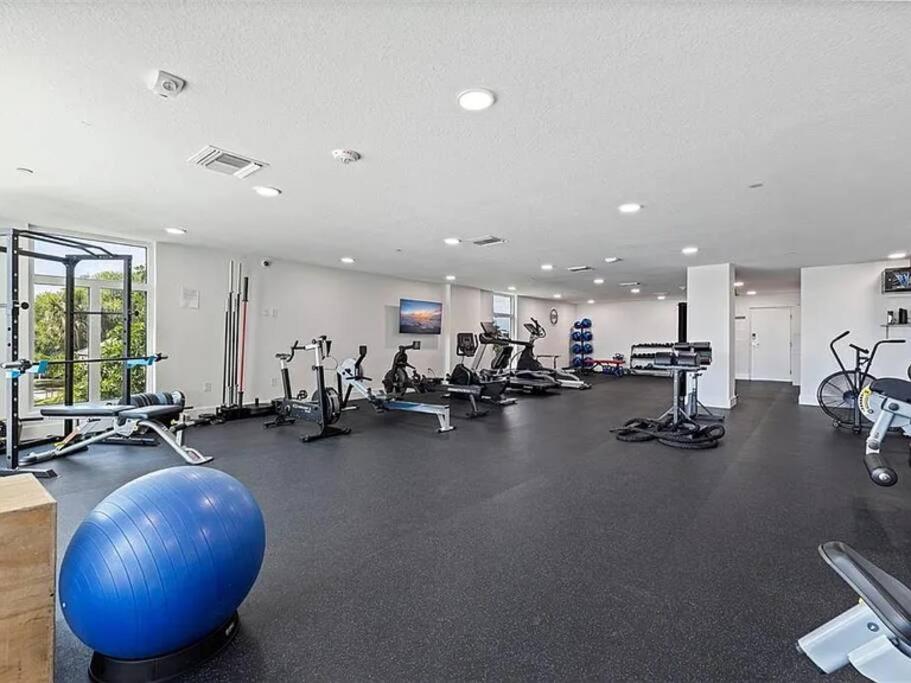 Luxury Waterfront Penthouse With Amenities And Services Apartment