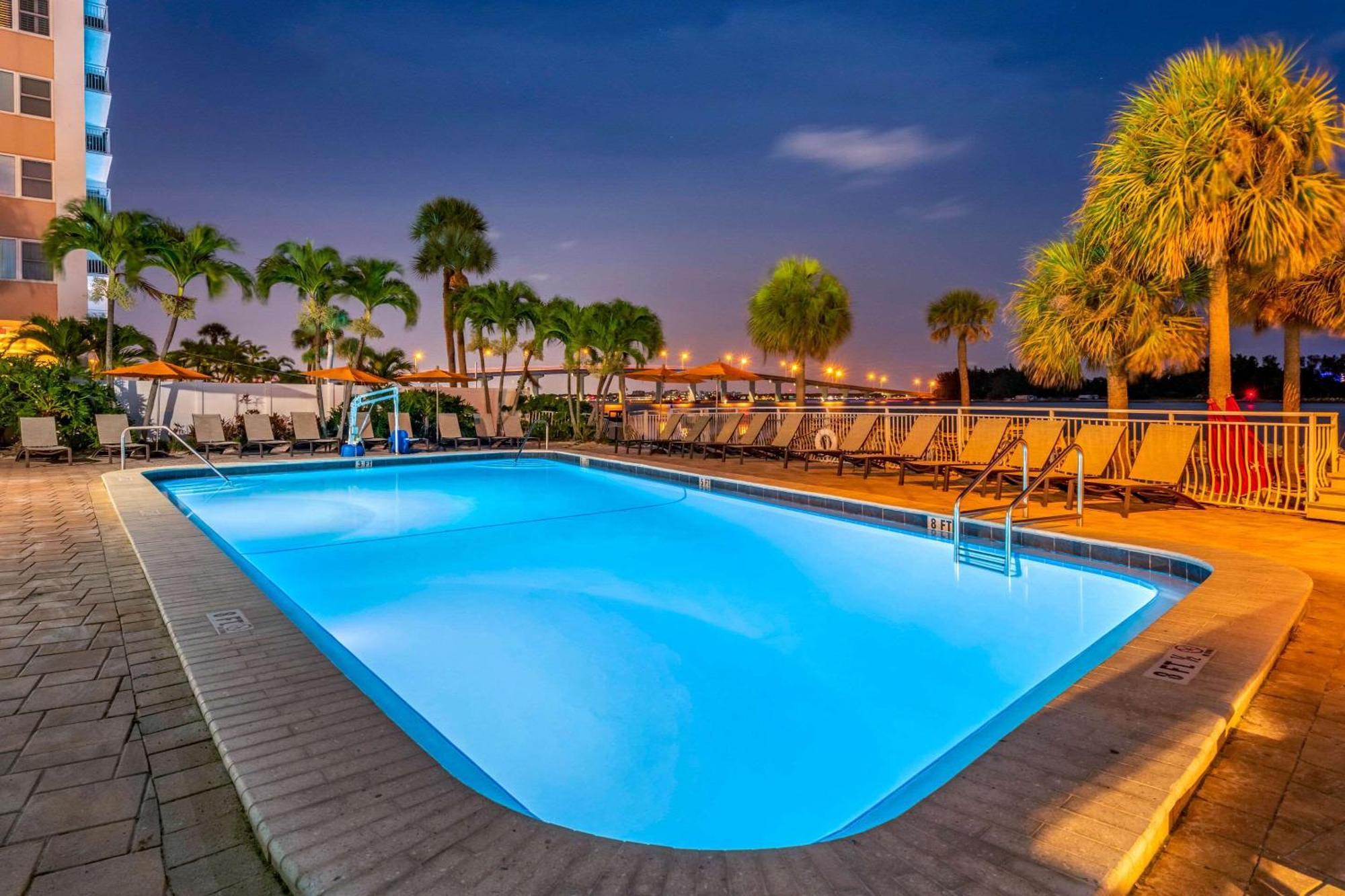 Dolphin Sands Clearwater Beach, Ascend Collection Clearwater Beach