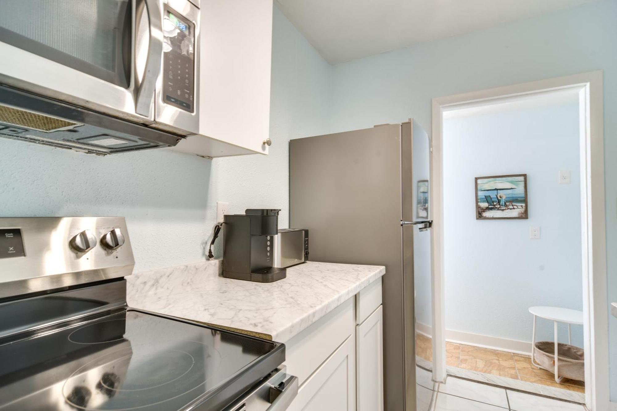 Apartment Florida Unit Steps From Indian Rocks Access!