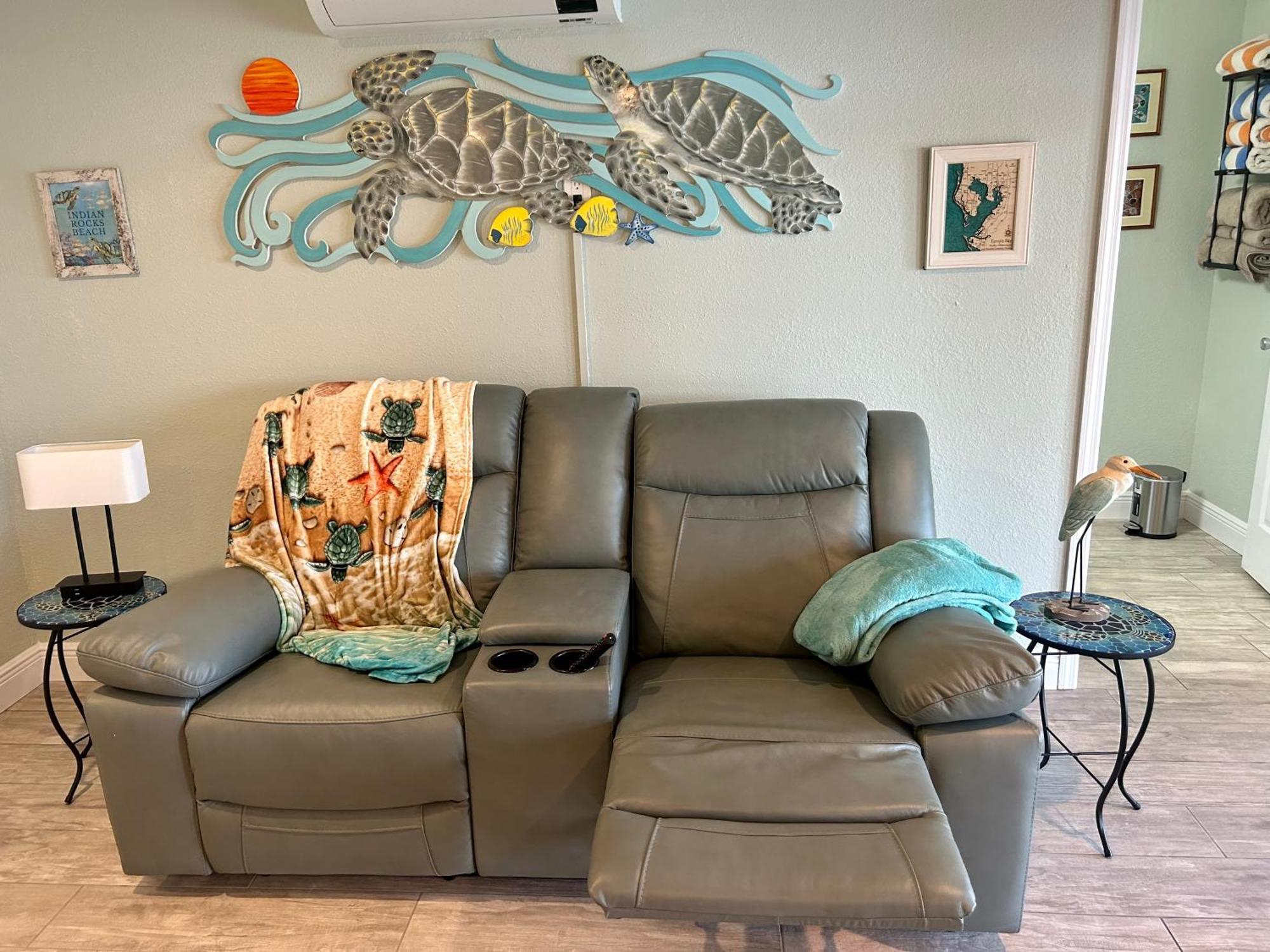 Guest - Waterfront -pool & Hot Tub- Walk To *