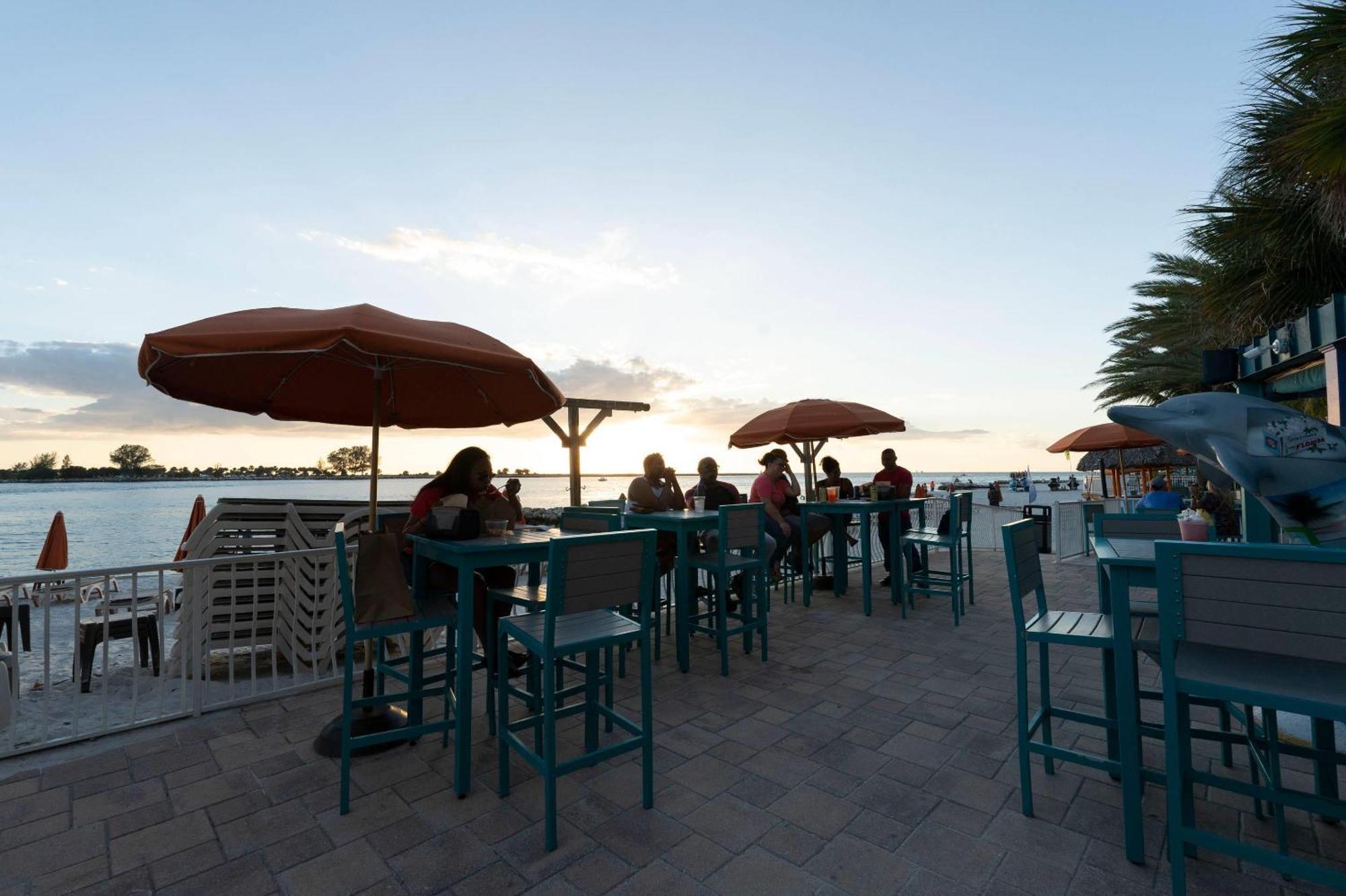 Dolphin Sands Clearwater Beach, Ascend Collection Hotel 3*