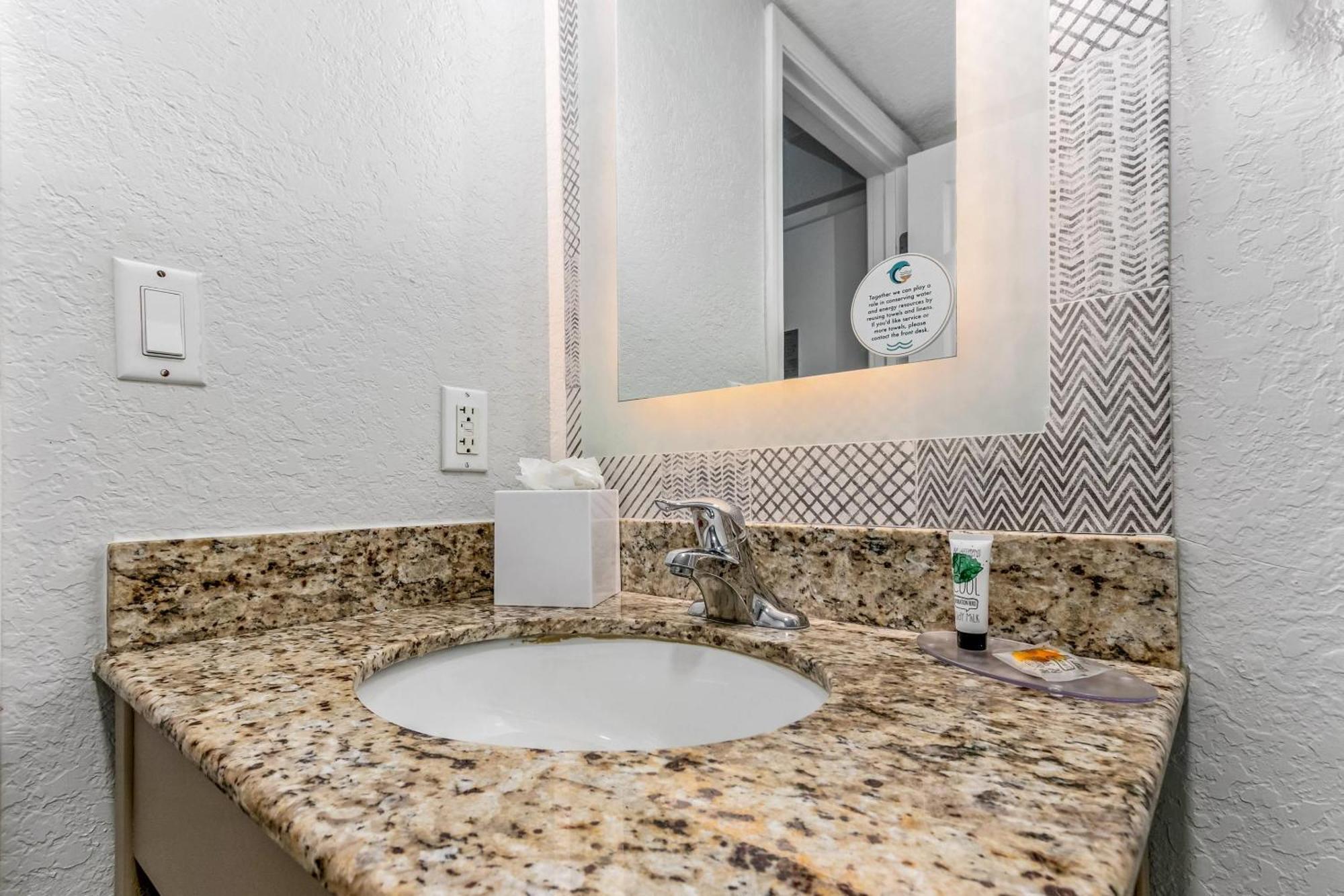 Dolphin Sands Clearwater Beach, Ascend Collection 3*