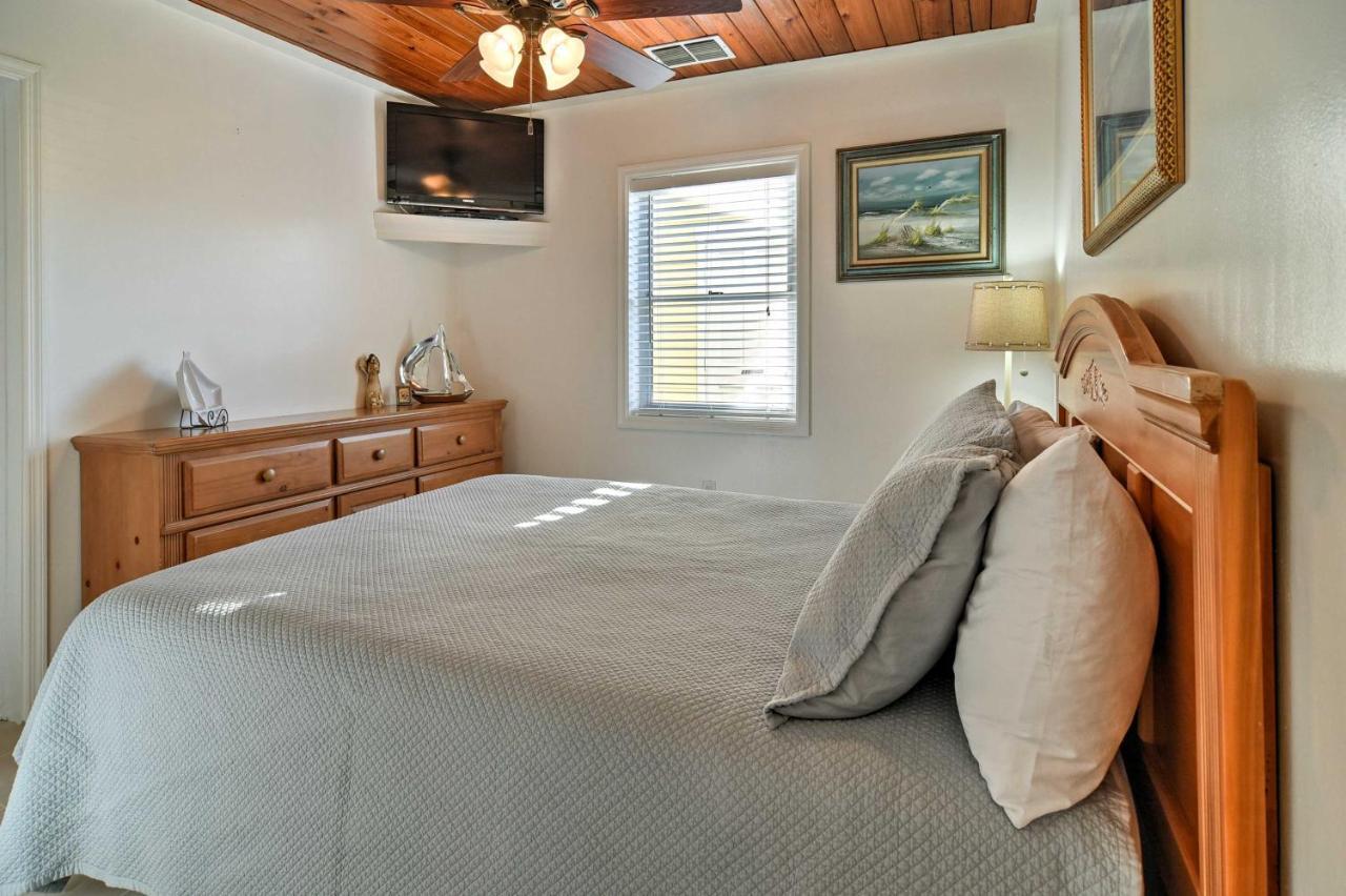 Indian Shores With - Steps To Beach! Holiday home